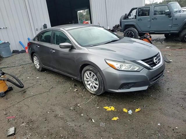 2016 Nissan Altima - Image 14