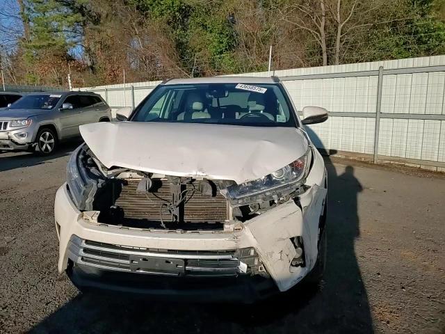 2018 Toyota Highlander - Image 11