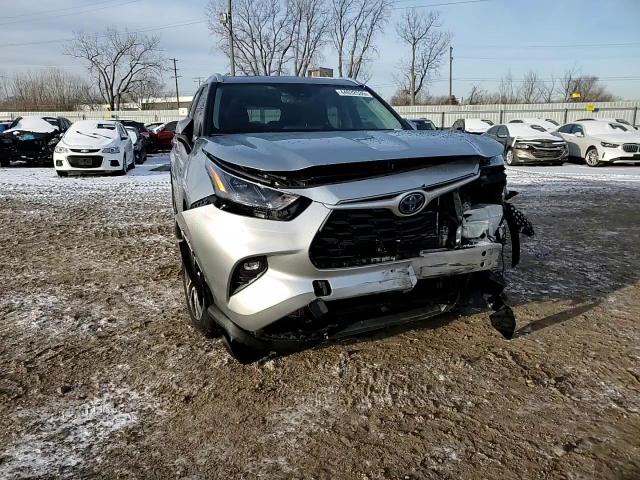 2022 Toyota Highlander - Image 11