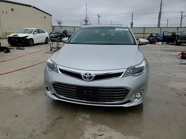 2013 Toyota Avalon - Image 13