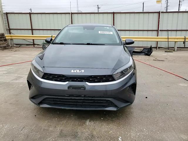 2022 Kia Forte - Image 14