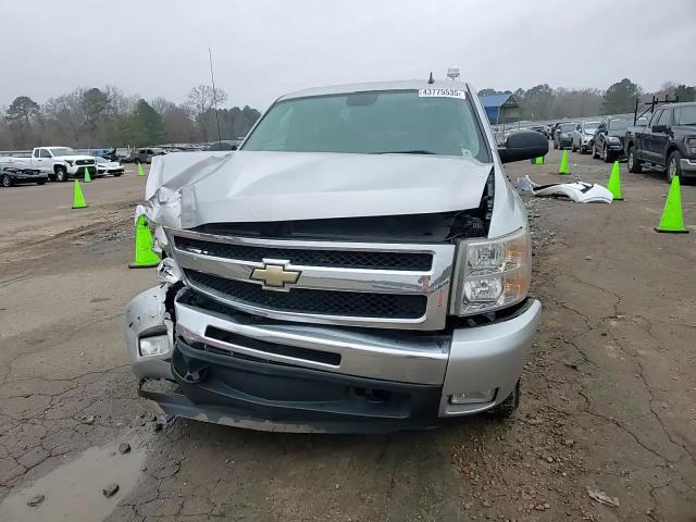 2011 Chevrolet Silverado - Image 11