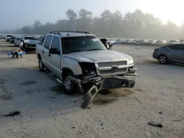 2004 Chevrolet Avalanche - Image 11