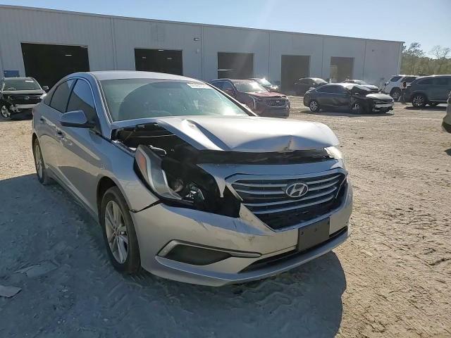 2017 Hyundai Sonata - Image 11