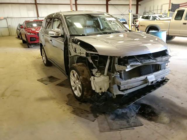 2014 Mitsubishi Outlander - Image 15