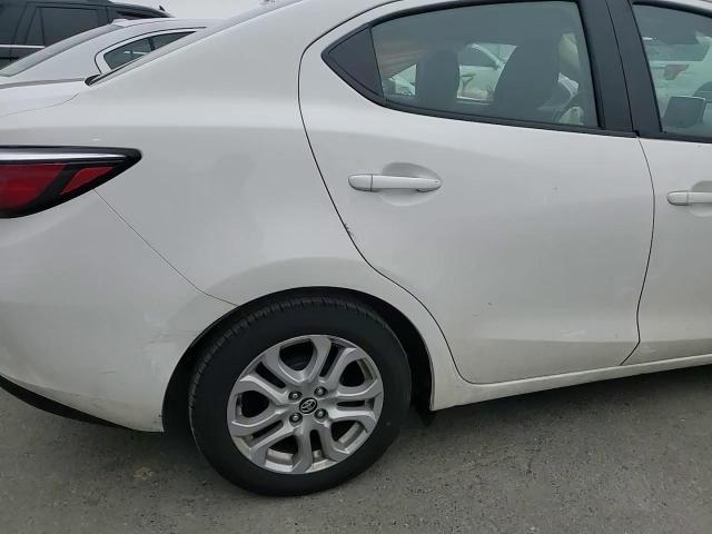 2017 Toyota Yaris - Image 10