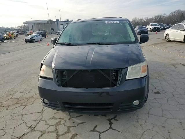 2010 Dodge Caravan - Image 11