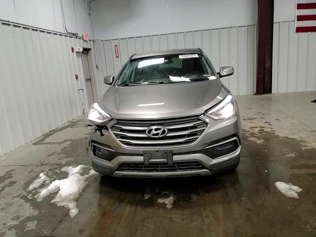 2017 Hyundai Santa Fe - Image 12