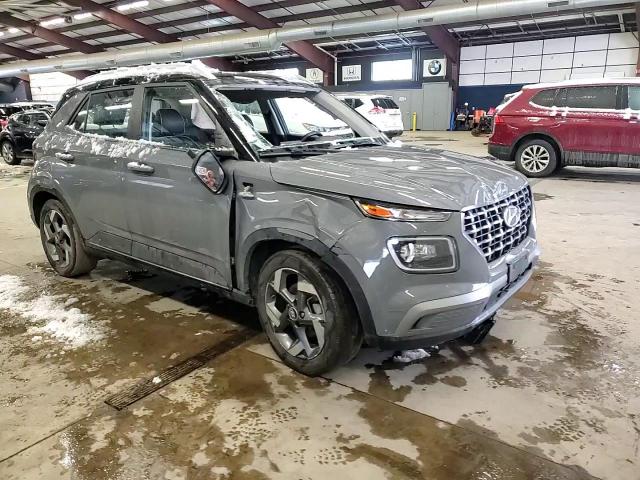 2022 Hyundai Venue - Image 12