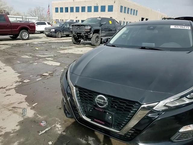 2021 Nissan Altima - Image 13