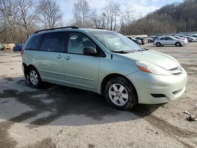 2009 Toyota Sienna - Image 11