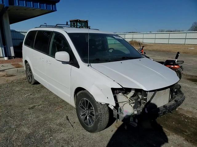 2016 Dodge Caravan - Image 11