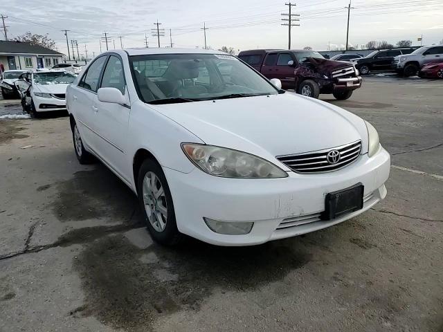 2005 Toyota Camry - Image 10