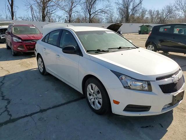 2014 Chevrolet Cruze - Image 11