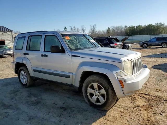 2010 Jeep Liberty (North America) - Image 12