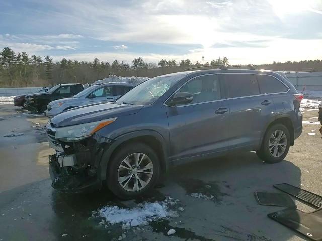 2015 Toyota Highlander - Image 12