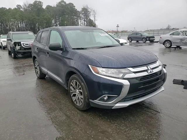 2018 Mitsubishi Outlander - Image 12