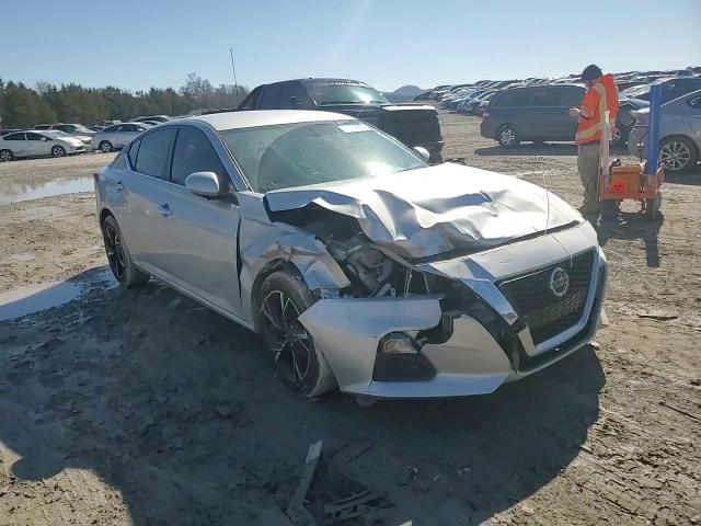 2020 Nissan Altima - Image 11