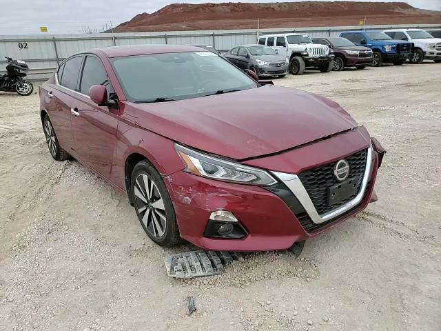 2020 Nissan Altima - Image 10