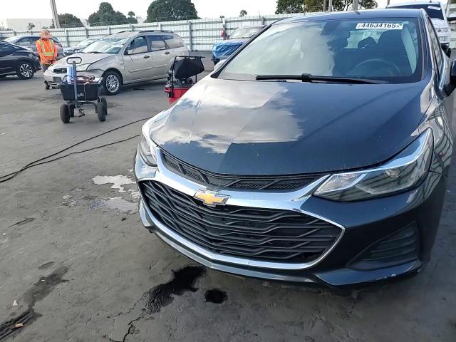 2019 Chevrolet Cruze - Image 11