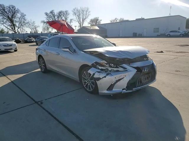 2020 Lexus ES - Image 11
