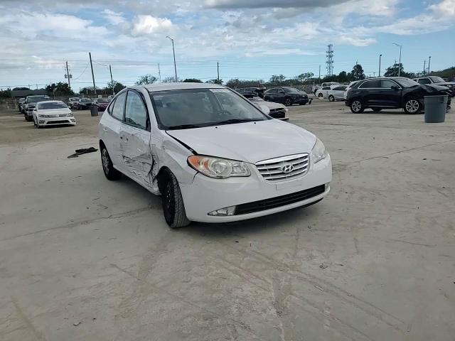 2010 Hyundai Elantra - Image 11
