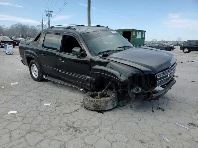 2011 Chevrolet Avalanche - Image 11