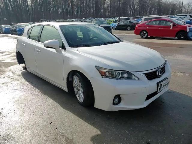 2012 Lexus CT - Image 13