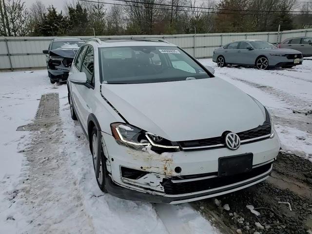 2019 Volkswagen Golf - Image 11