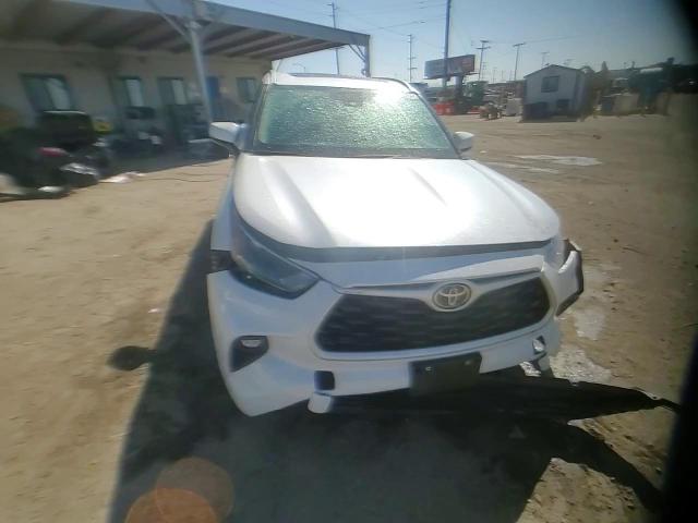 2024 Toyota Highlander - Image 11