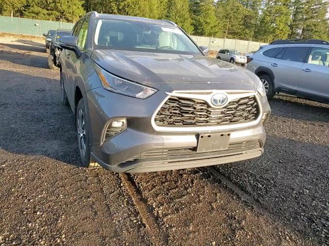2022 Toyota Highlander - Image 11