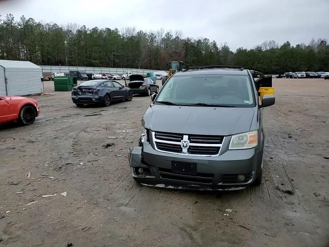 2009 Dodge Caravan - Image 11