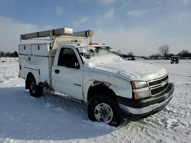 2007 Chevrolet Silverado - Image 12