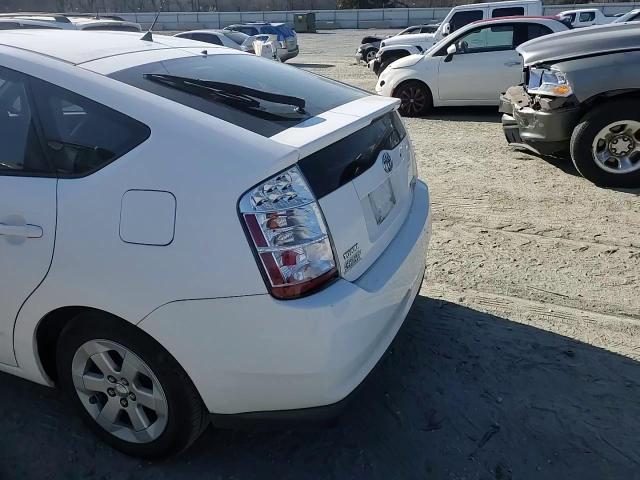 2016 Toyota Prius - Image 10
