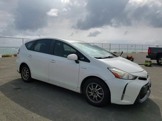 2015 Toyota Prius - Image 11