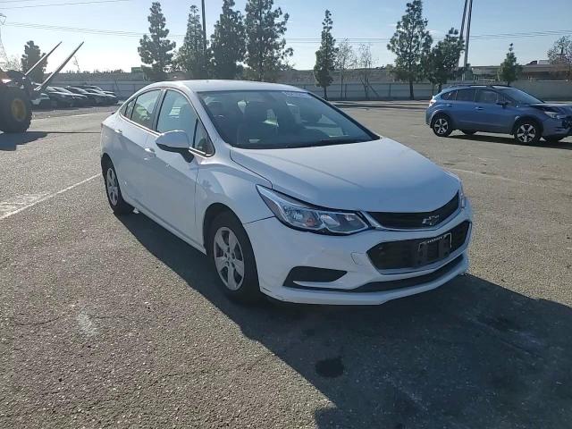 2018 Chevrolet Cruze - Image 11
