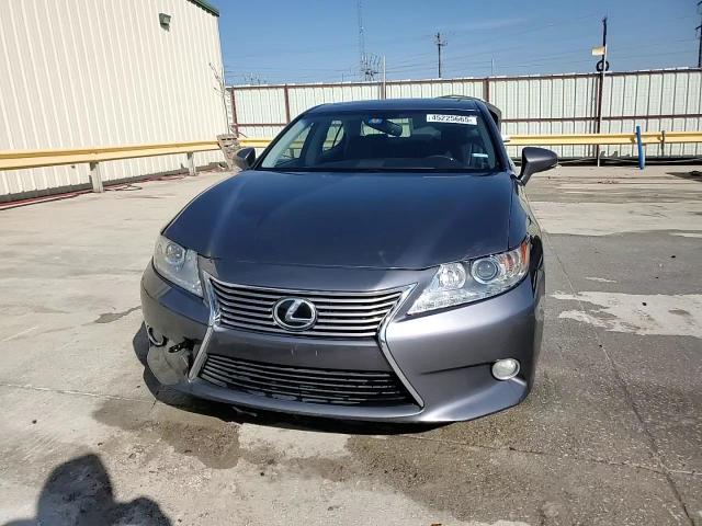 2013 Lexus ES - Image 13