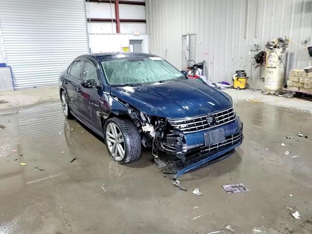 2018 Volkswagen Passat - Image 11