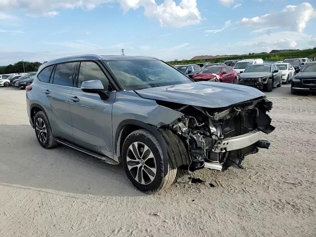 2020 Toyota Highlander - Image 12