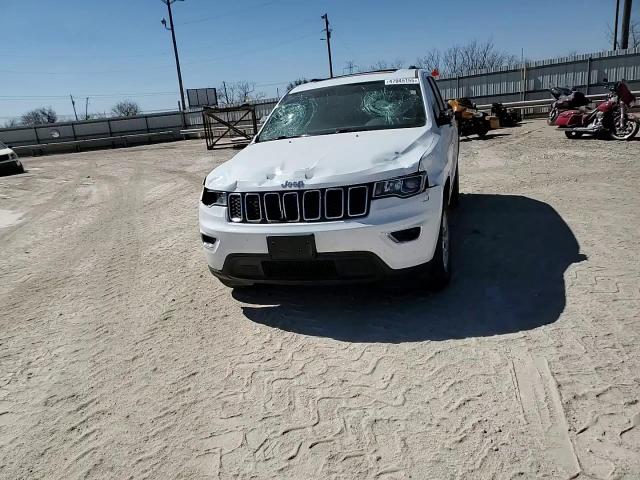 2017 Jeep Grand Cherokee - Image 11