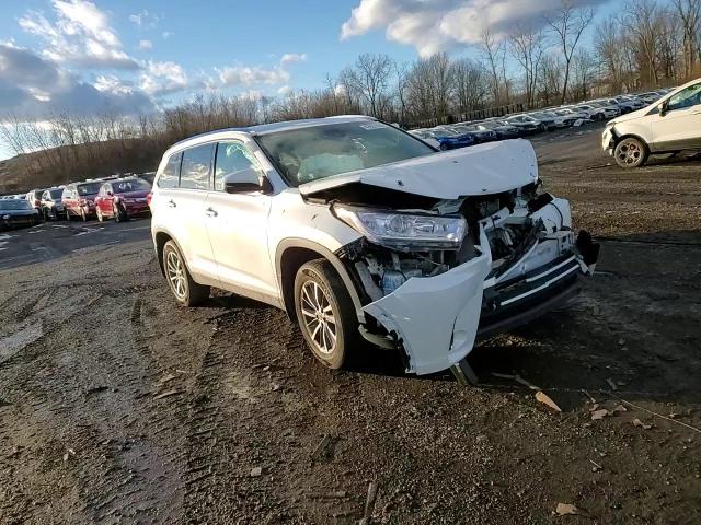 2019 Toyota Highlander - Image 12