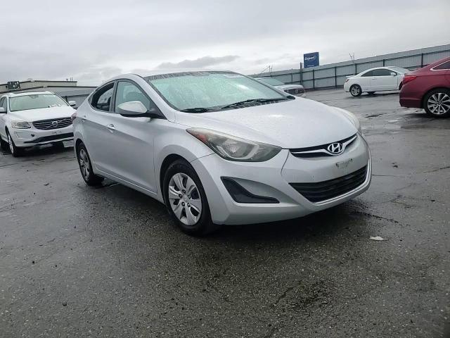 2016 Hyundai Elantra - Image 10
