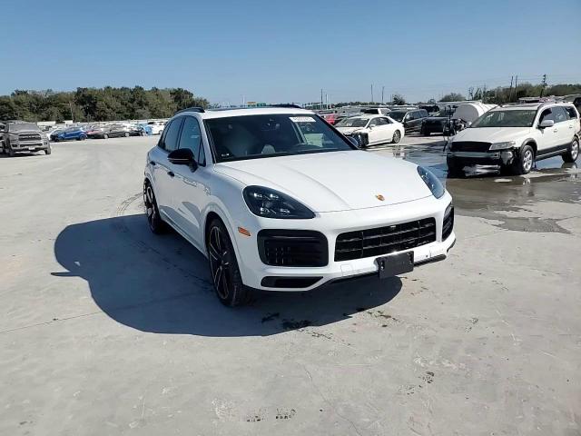 2020 Porsche Cayenne - Image 15