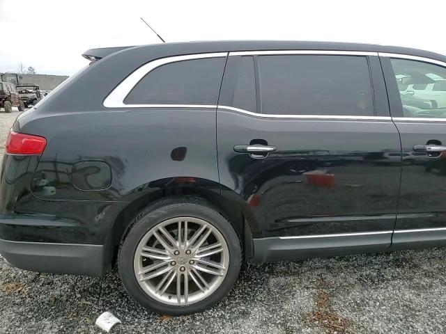 2016 Lincoln MKT - Image 14