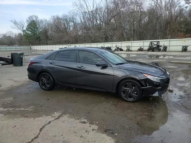 2021 Hyundai Elantra - Image 13