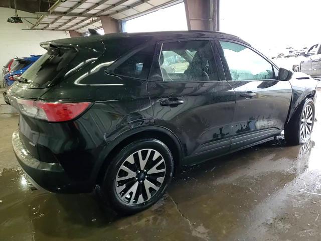 2020 Ford Escape - Image 14