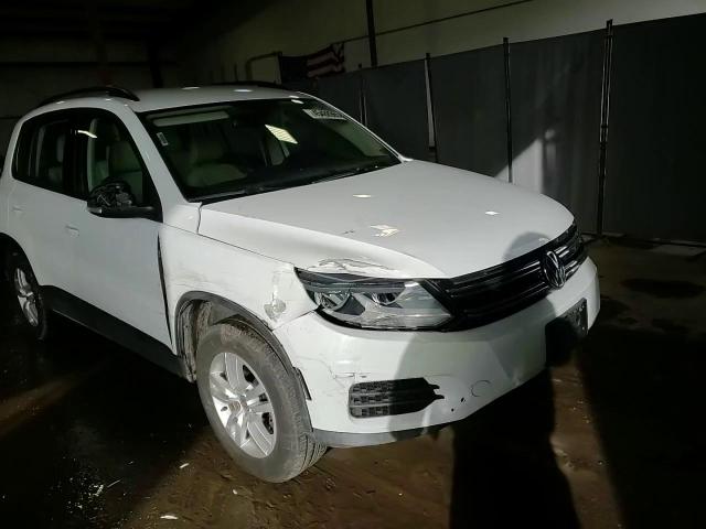 2017 Volkswagen Tiguan - Image 14