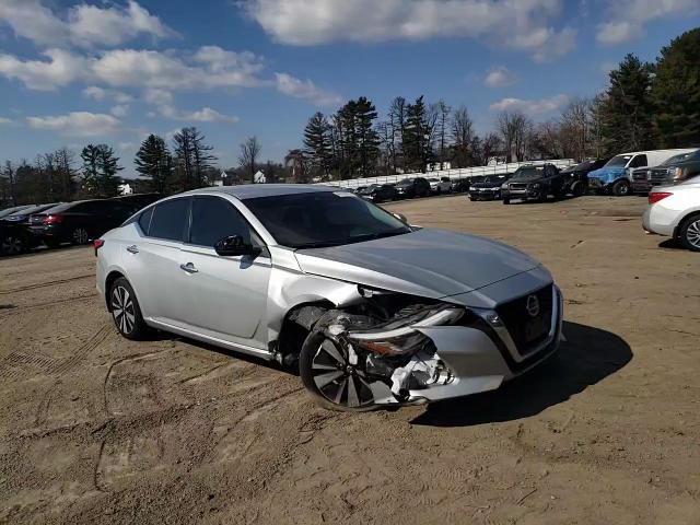 2021 Nissan Altima - Image 11