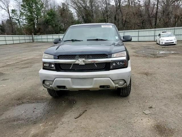 2002 Chevrolet Avalanche - Image 10