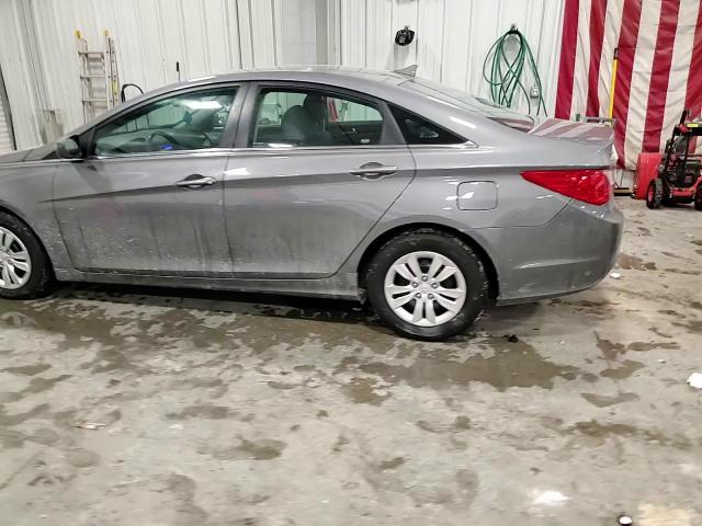 2011 Hyundai Sonata - Image 10